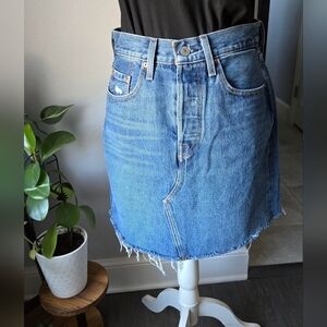 Levi's High Rise Deconstructed Iconic denim mini skirt Size 28